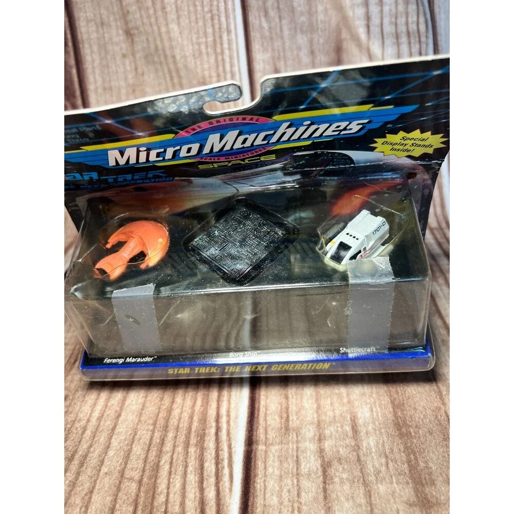 VNTG 1993 THE ORIGINAL MICROMACHINES SPACE -STAR TREK NEXT GENERATION COLLECTION